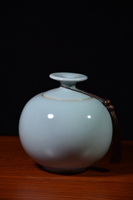 茶葉罐（高16厘米寬16厘米顏色粉青）