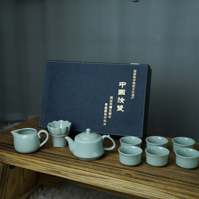鴻運天成茶具套裝（茶杯高5厘米寬7厘米容量70毫升，顏色粉青，茶壺高9厘米寬17厘米容量300毫升）