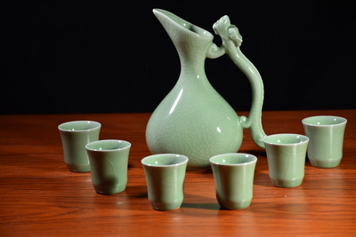 玉樓春酒具：酒杯（高5厘米寬5厘米容量30毫升顏色豆綠）酒壺（高18厘米寬15厘米容量420毫升顏色豆綠）