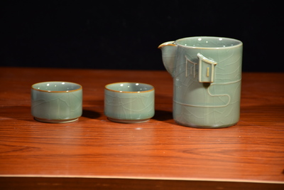 旅行套（茶壺（高10厘米寬9.5厘米顏色豆綠容量220毫升）茶杯（高4寬6厘米顏色豆綠容量50毫升）