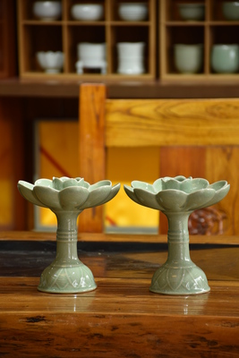 蓮花燭臺(tái)